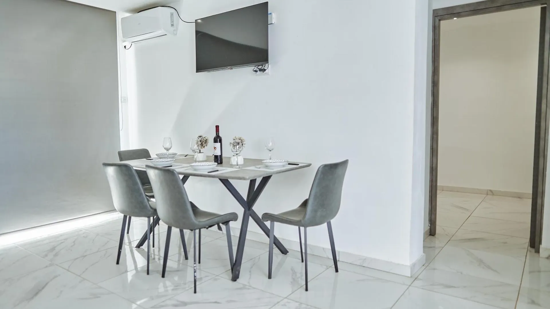 Nissi Avenue Suites 아이아 나파