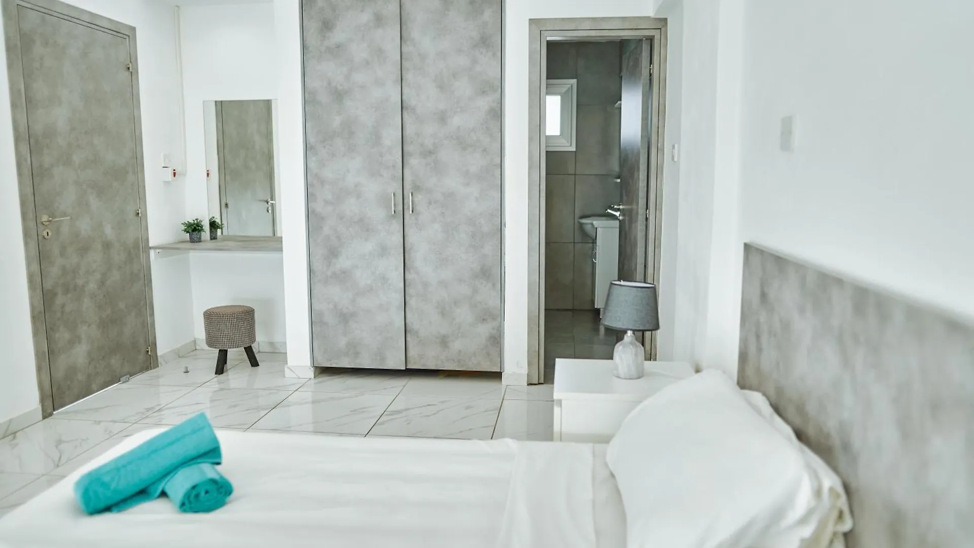 Nissi Avenue Suites 아이아 나파 0*,