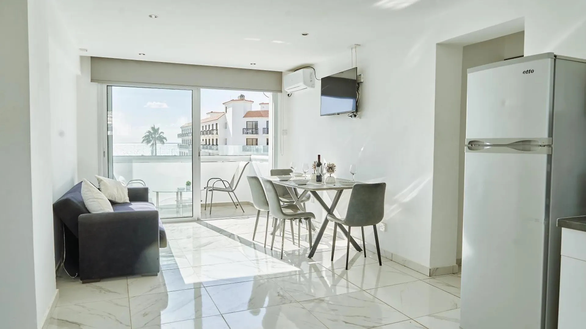 Nissi Avenue Suites 아이아 나파 0*,