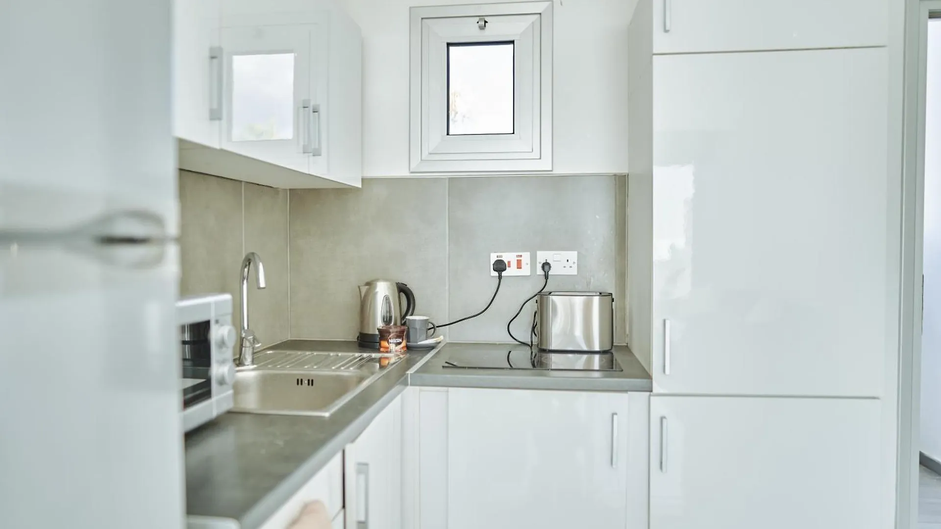 Nissi Avenue Suites 아이아 나파