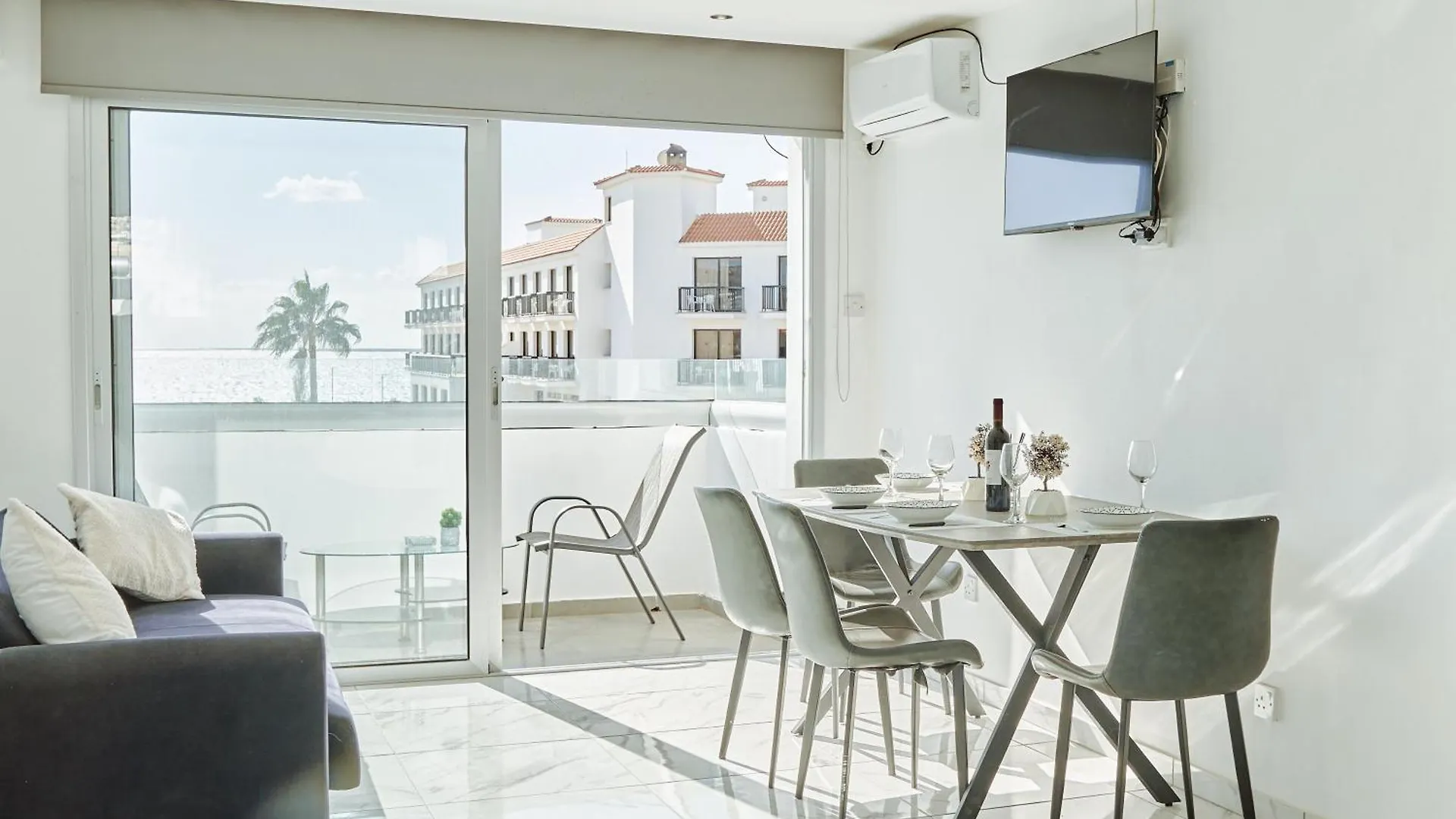 Nissi Avenue Suites 아이아 나파